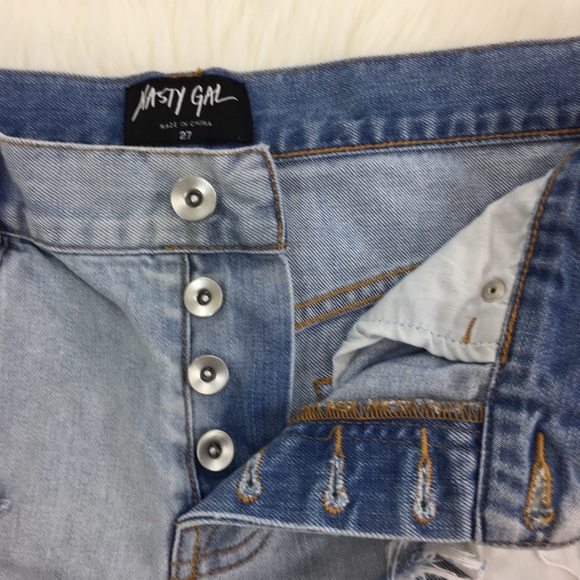 Nasty Gal Cut-Off ripped Torn Denim Jean Shorts - Picture 4 of 8
